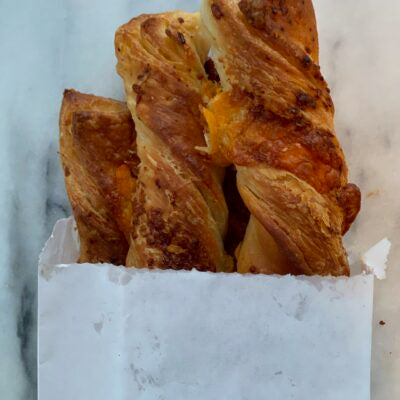 Garlic Cheese Breadsticks (6 twists per bundle)